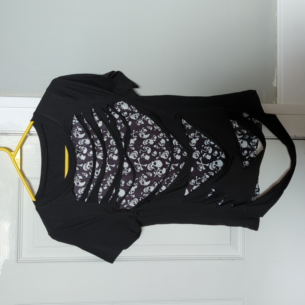 Women's ripped skull t shirt